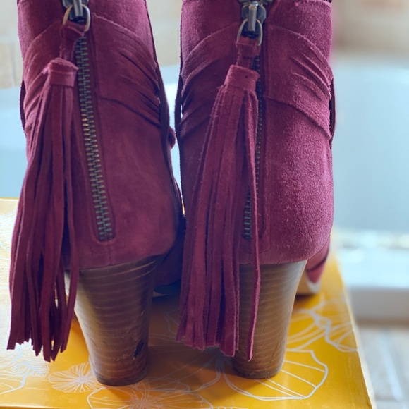 Boots - Picture 3 of 8